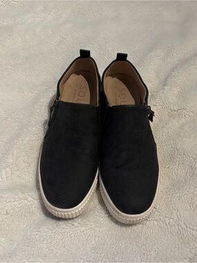 SOUL Naturalizer Black Slip-On Sneakers with White Sole